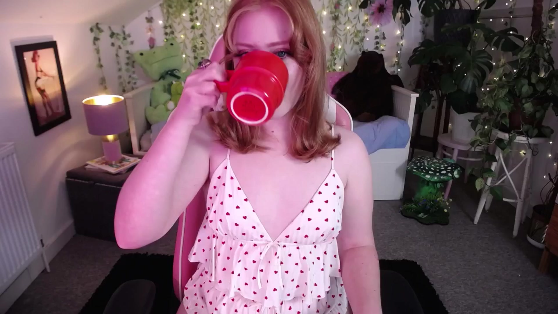 Gallery image thumbnail from LunaRoux's myfreecams stream on, 05/19/2025, 21:36 image 9 of 20