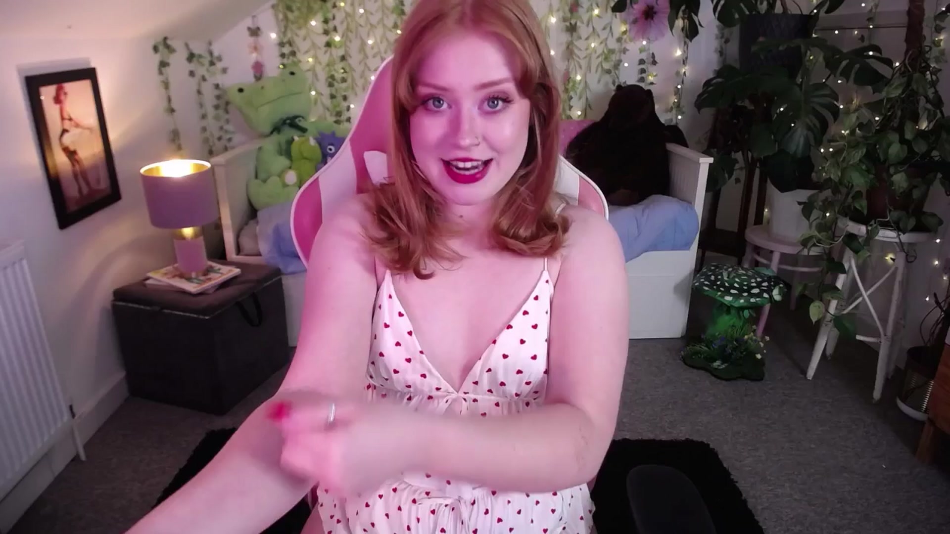 Gallery image thumbnail from LunaRoux's myfreecams stream on, 05/19/2025, 21:36 image 11 of 20