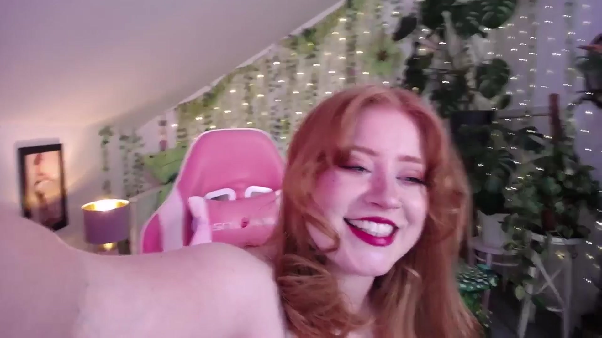 Gallery image thumbnail from LunaRoux's myfreecams stream on, 05/19/2025, 21:36 image 4 of 20