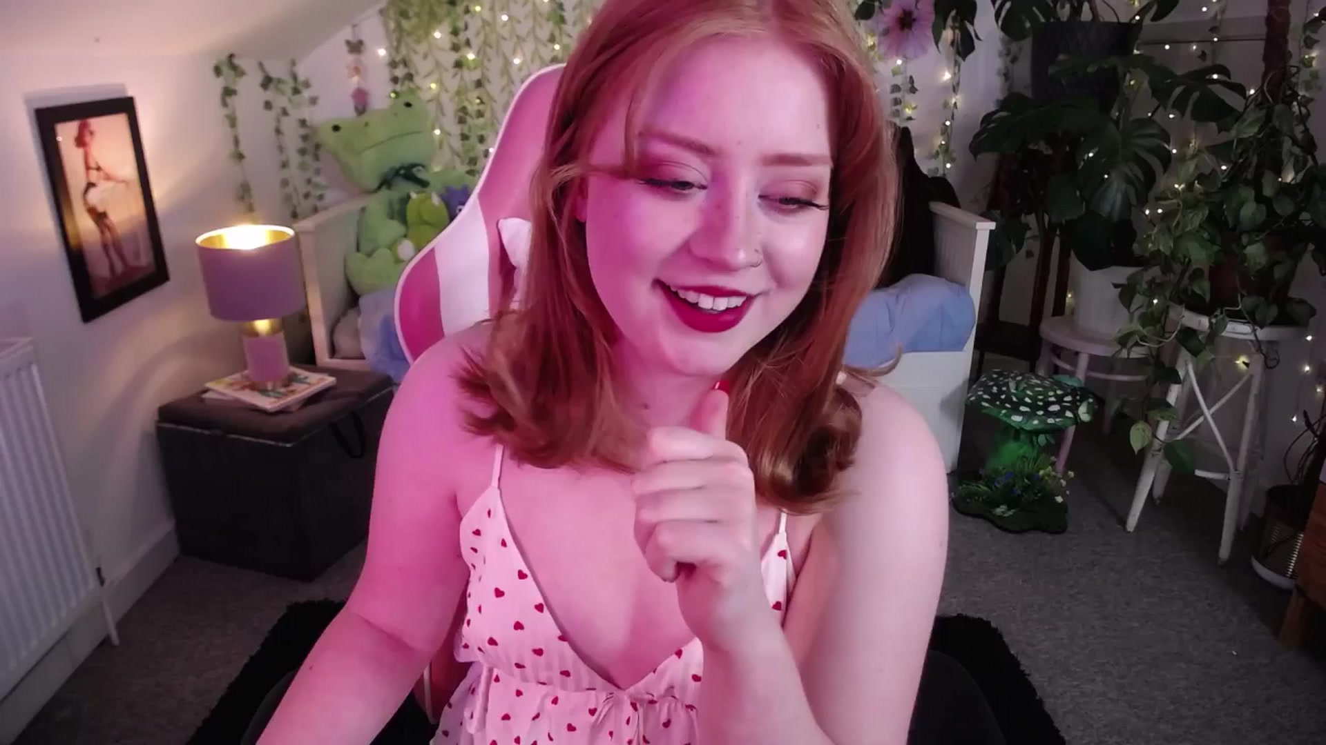Gallery image thumbnail from LunaRoux's myfreecams stream on, 05/19/2025, 21:36 image 8 of 20