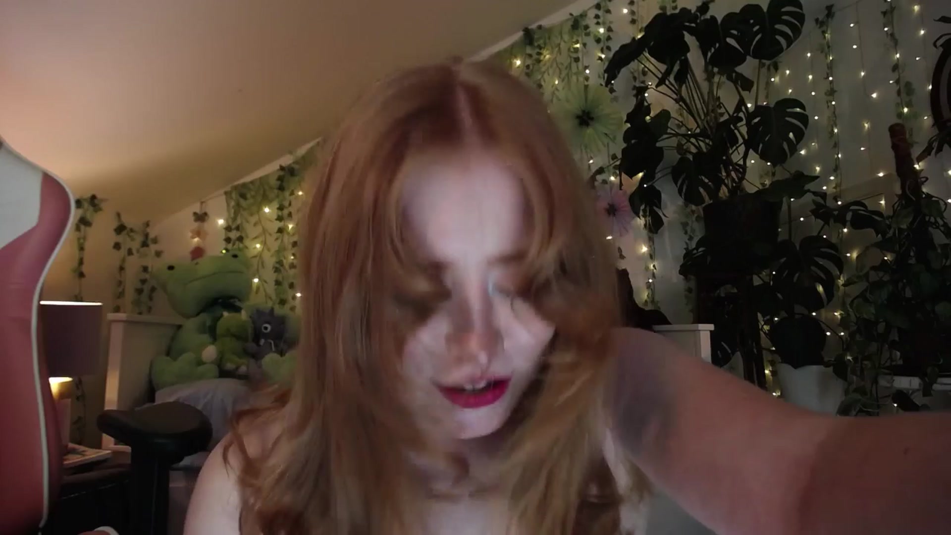 Gallery image thumbnail from LunaRoux's myfreecams stream on, 05/19/2025, 21:36 image 15 of 20