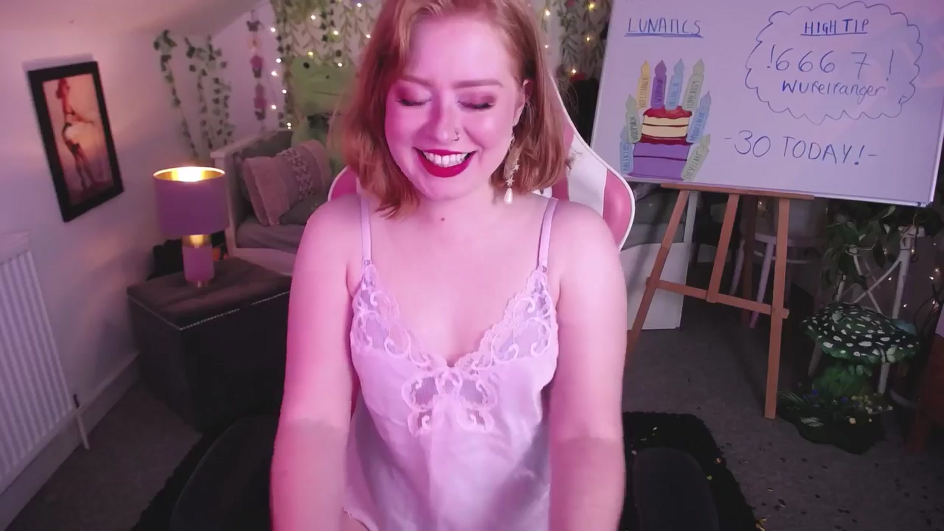 Gallery image thumbnail from LunaRoux's myfreecams stream on, 05/31/2025, 20:42 image 6 of 20
