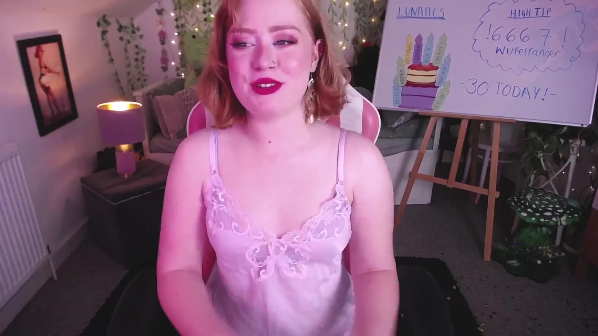 Gallery image thumbnail from LunaRoux's myfreecams stream on, 05/31/2025, 20:42 image 12 of 20