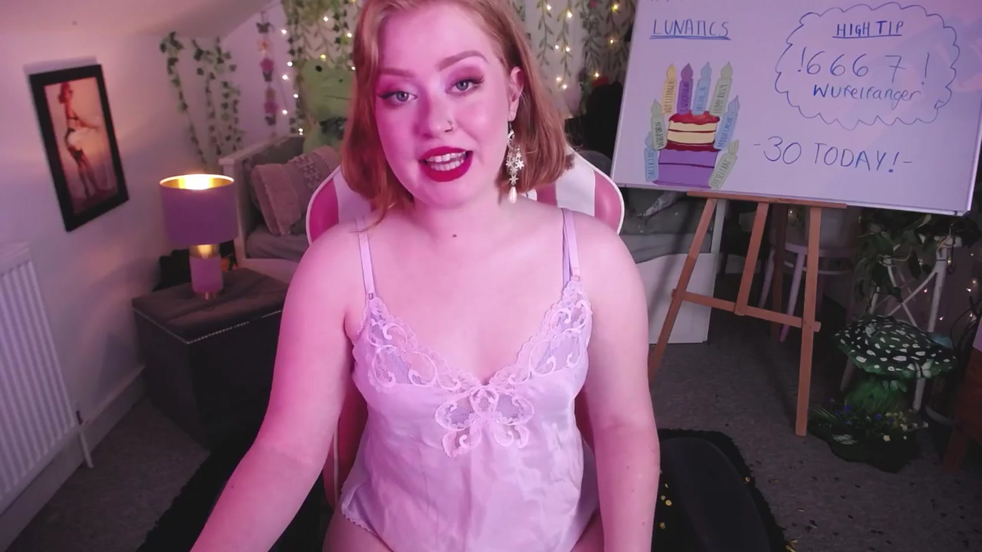Gallery image thumbnail from LunaRoux's myfreecams stream on, 05/31/2025, 20:42 image 4 of 20