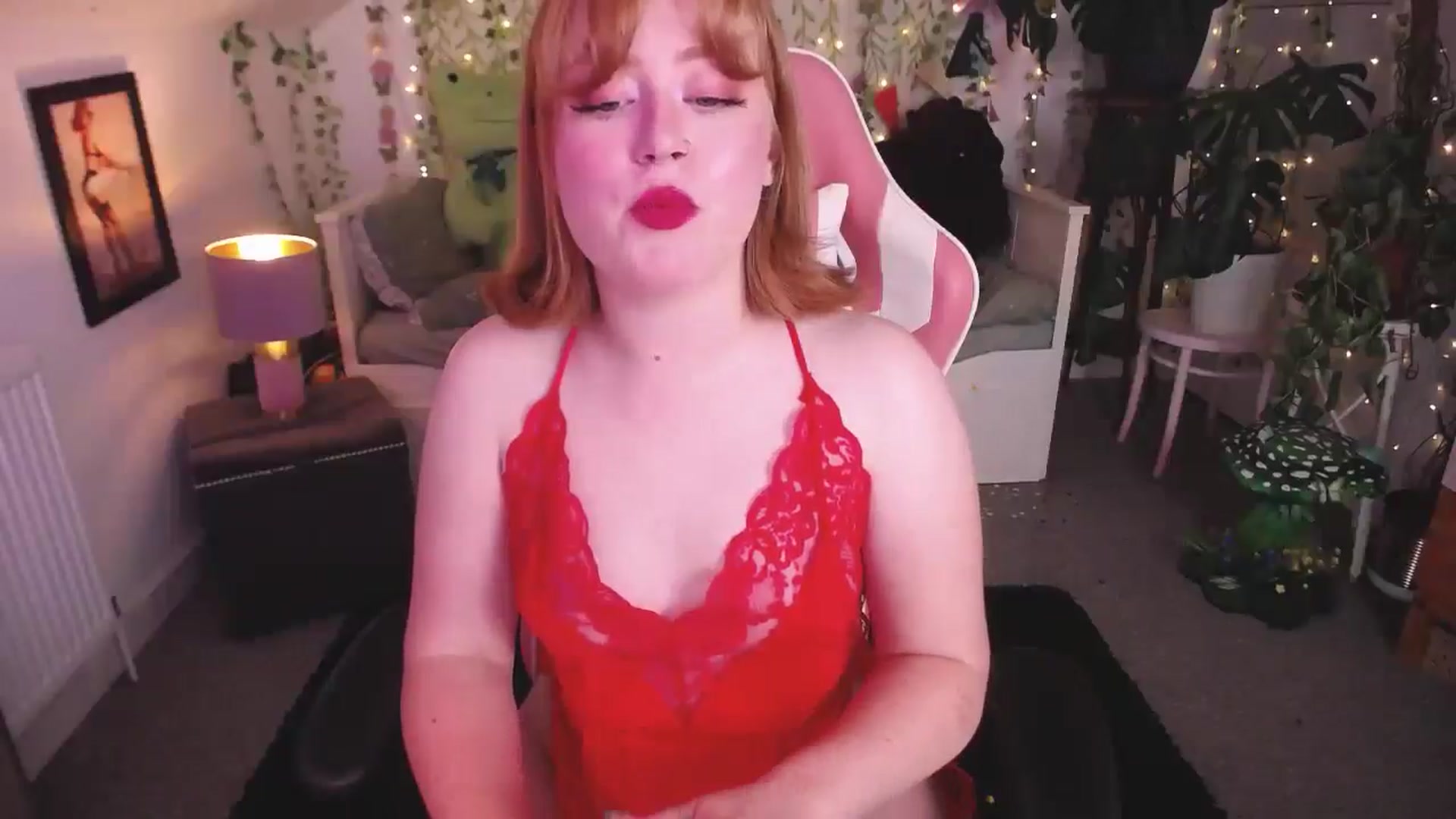 Gallery image thumbnail from LunaRoux's myfreecams stream on, 06/18/2025, 21:07 image 16 of 20