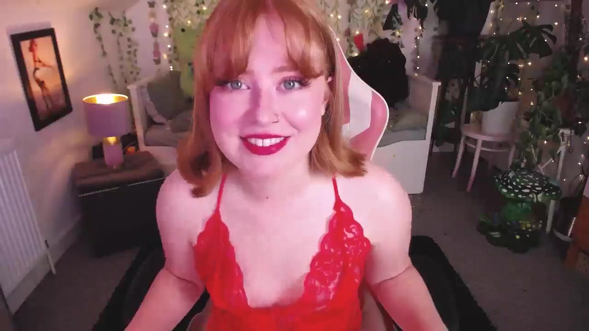 Gallery image thumbnail from LunaRoux's myfreecams stream on, 06/18/2025, 21:07 image 6 of 20