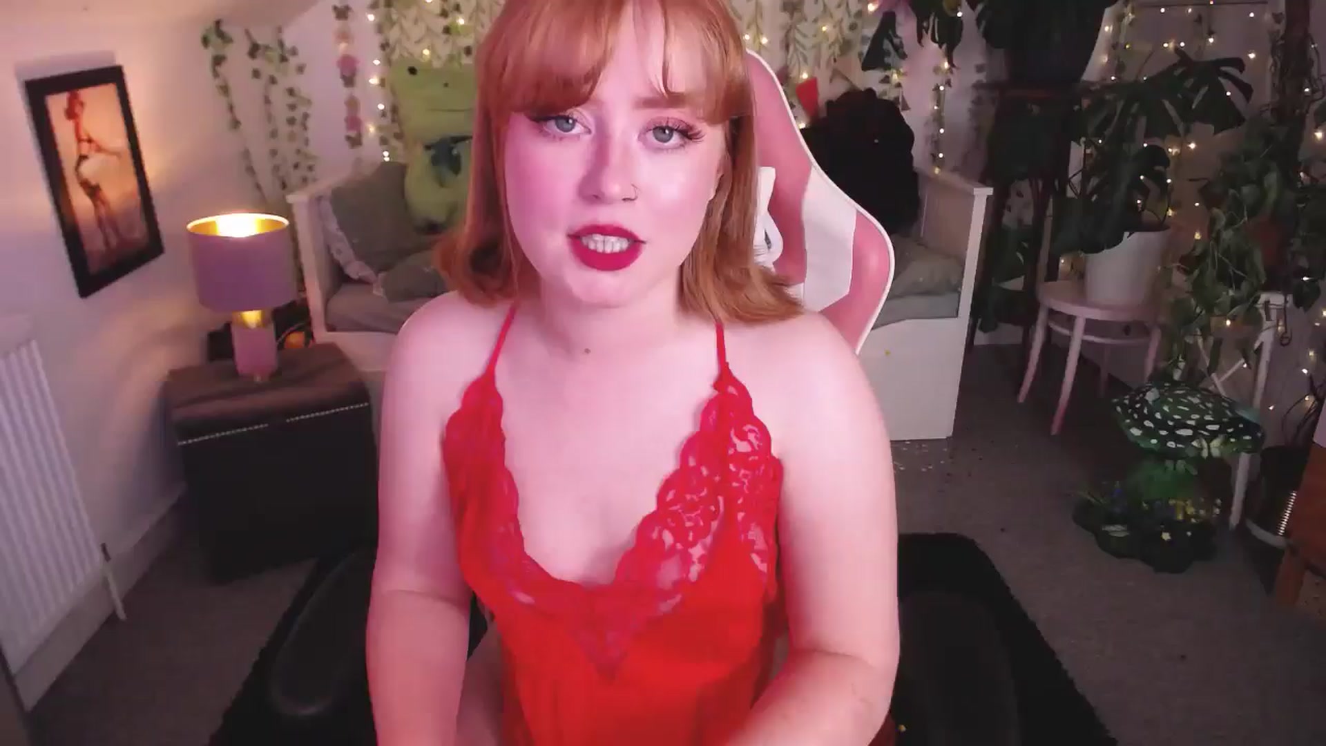Gallery image thumbnail from LunaRoux's myfreecams stream on, 06/18/2025, 21:07 image 18 of 20