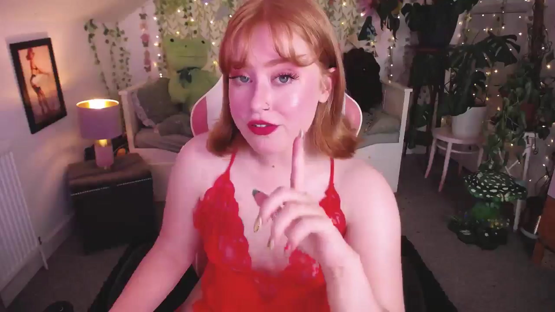Gallery image thumbnail from LunaRoux's myfreecams stream on, 06/18/2025, 21:27 image 10 of 20