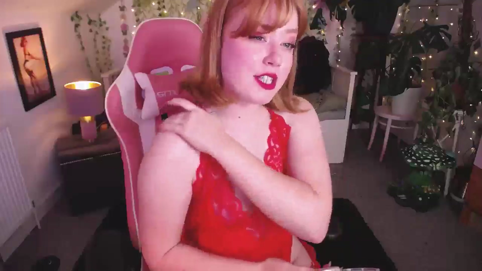 Gallery image thumbnail from LunaRoux's myfreecams stream on, 06/19/2025, 24:05 image 6 of 20