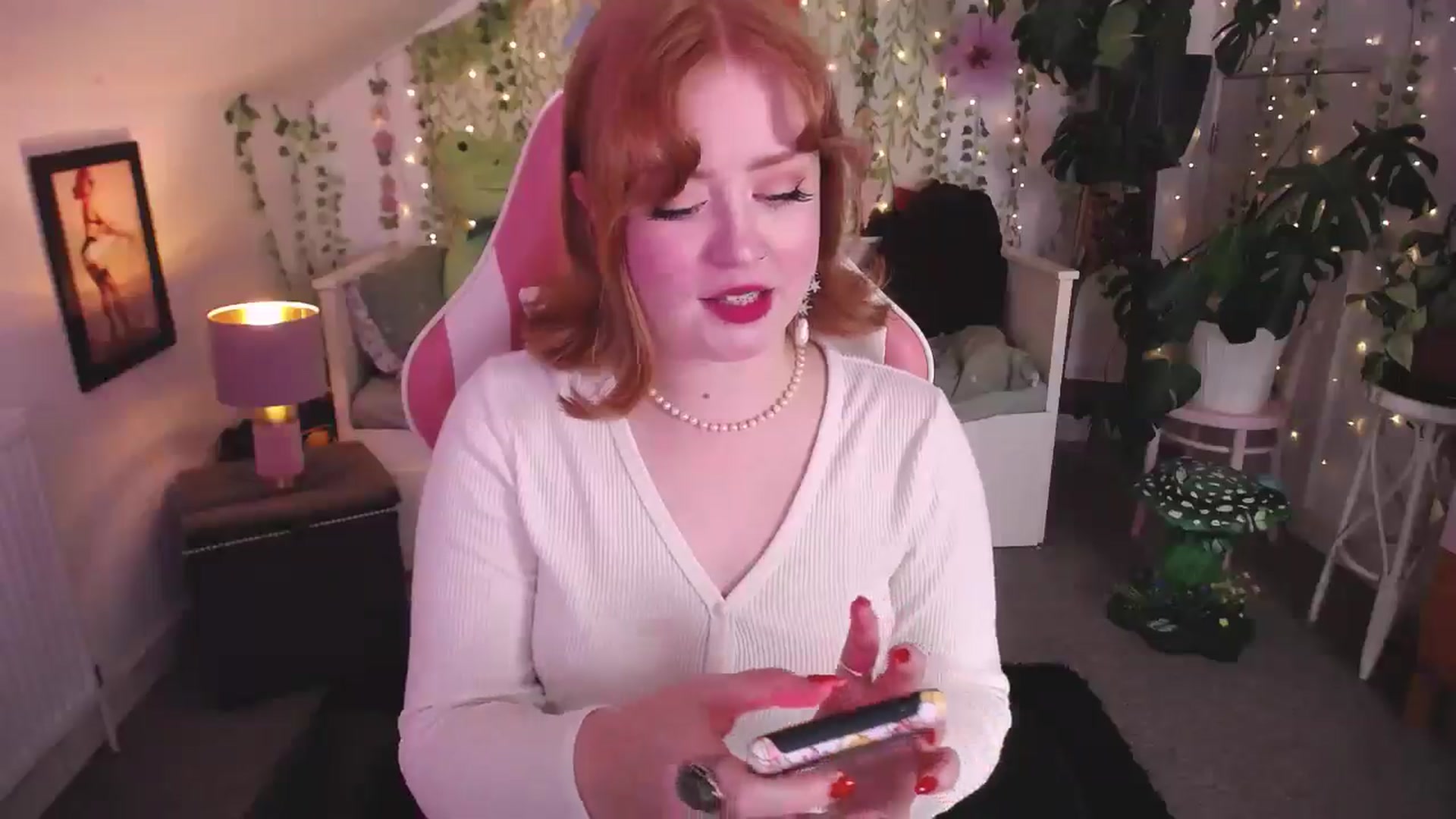 Gallery image thumbnail from LunaRoux's myfreecams stream on, 07/16/2025, 24:04 image 4 of 20