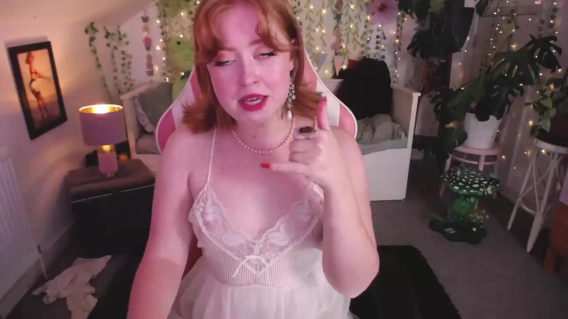 Gallery image thumbnail from LunaRoux's myfreecams stream on, 07/16/2025, 24:04 image 6 of 20