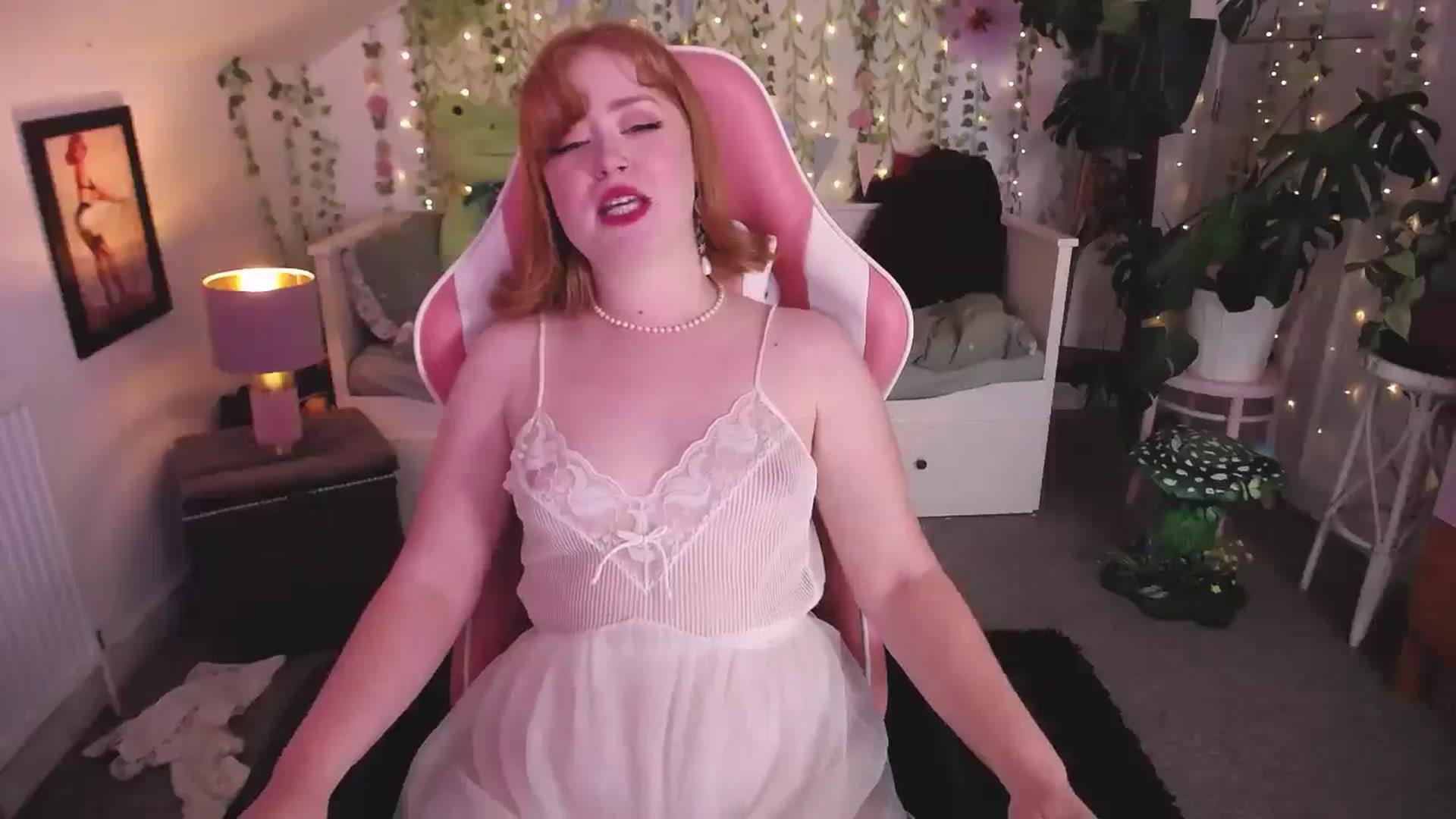 Gallery image thumbnail from LunaRoux's myfreecams stream on, 07/16/2025, 24:04 image 7 of 20