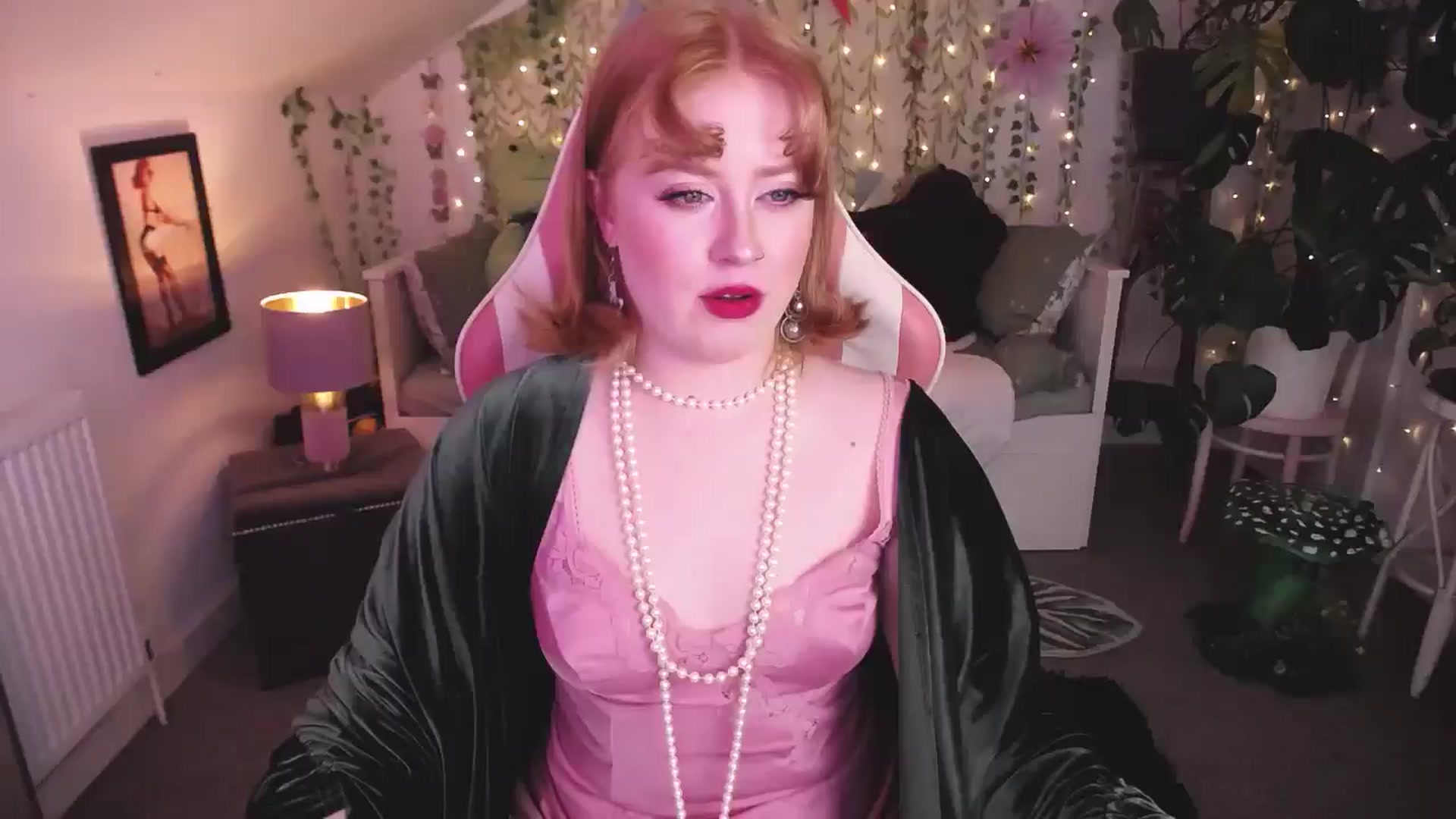 Gallery image thumbnail from LunaRoux's myfreecams stream on, 08/09/2025, 20:41 image 2 of 20