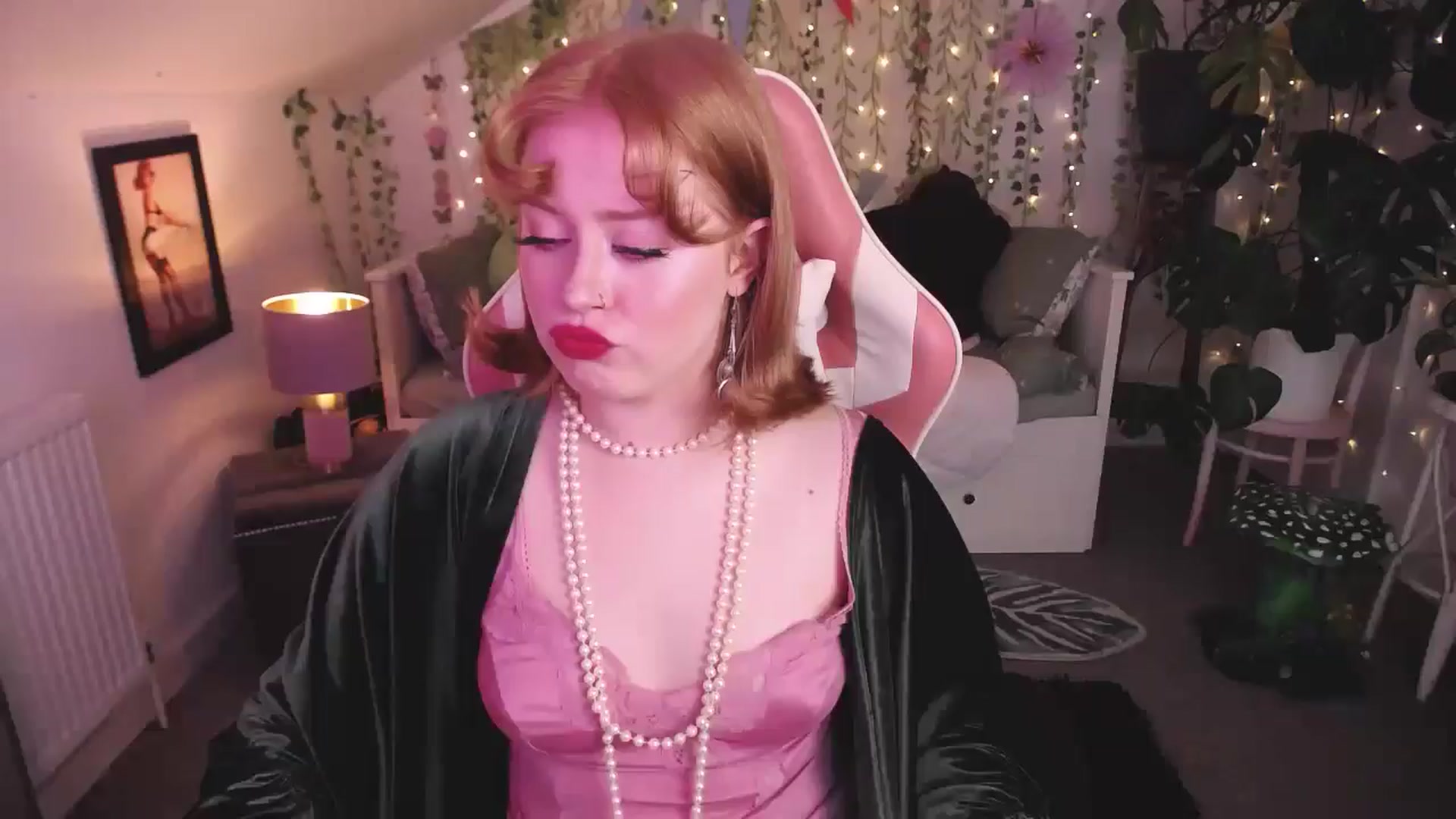 Gallery image thumbnail from LunaRoux's myfreecams stream on, 08/09/2025, 20:41 image 9 of 20