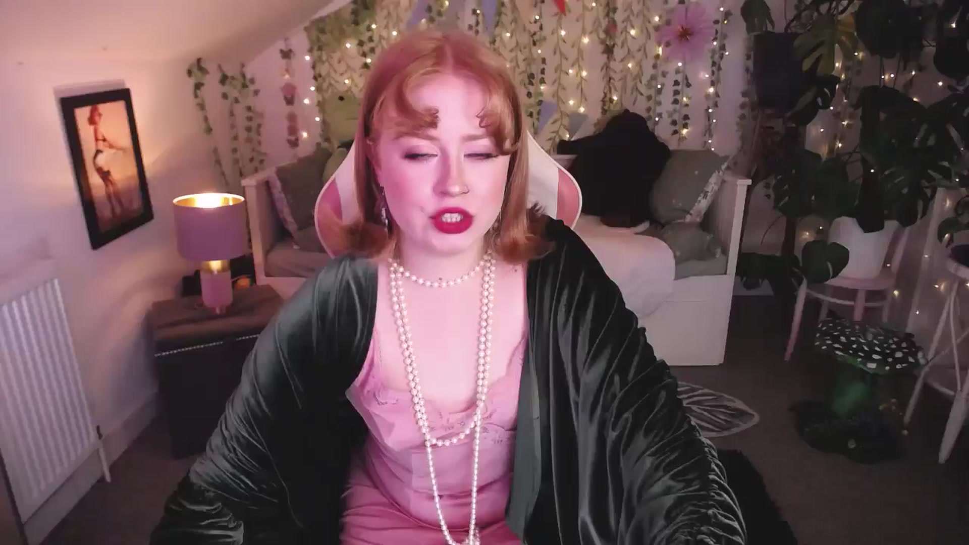 Gallery image thumbnail from LunaRoux's myfreecams stream on, 08/09/2025, 20:41 image 1 of 20