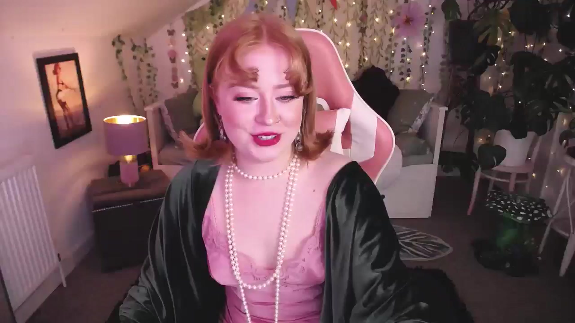 Gallery image thumbnail from LunaRoux's myfreecams stream on, 08/09/2025, 20:41 image 16 of 20
