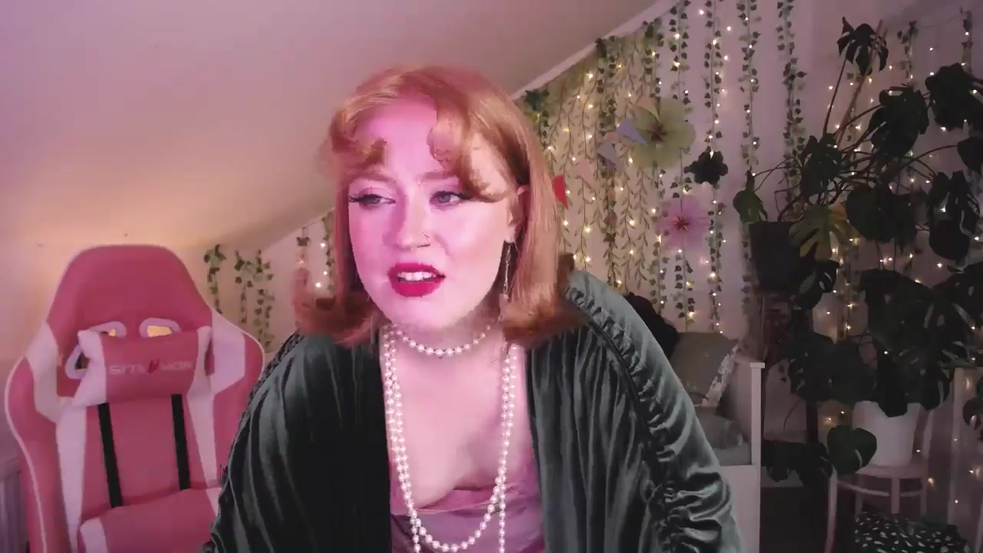 Gallery image thumbnail from LunaRoux's myfreecams stream on, 08/09/2025, 20:41 image 17 of 20