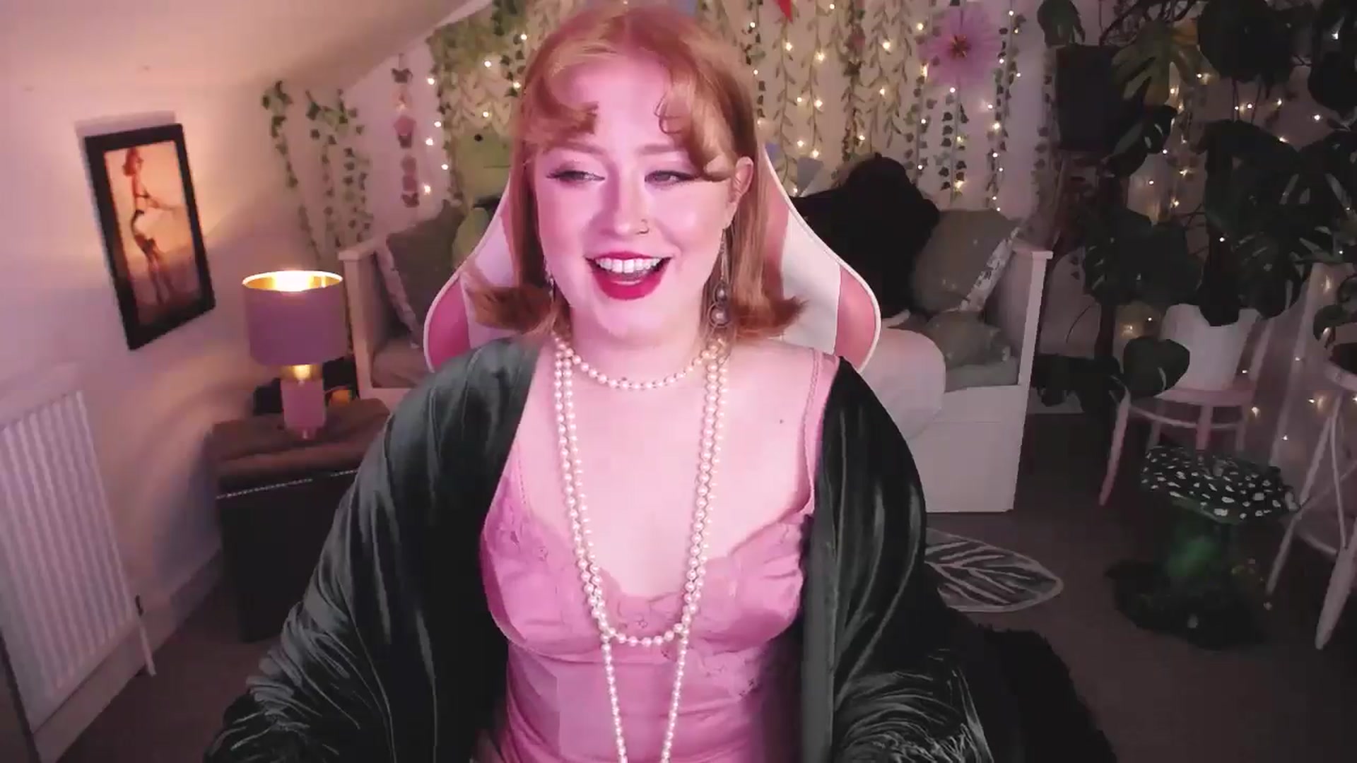 Gallery image thumbnail from LunaRoux's myfreecams stream on, 08/09/2025, 20:41 image 3 of 20