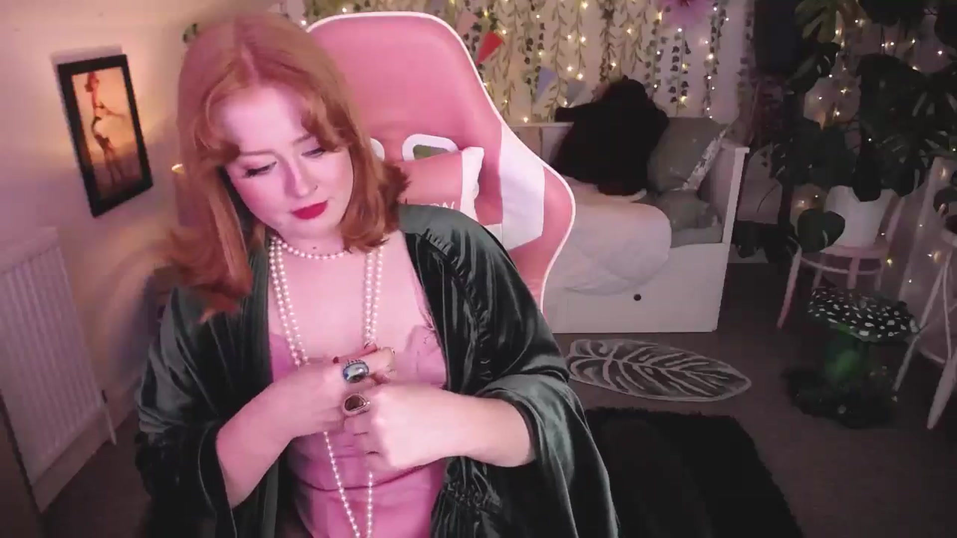 Gallery image thumbnail from LunaRoux's myfreecams stream on, 08/09/2025, 23:21 image 5 of 20