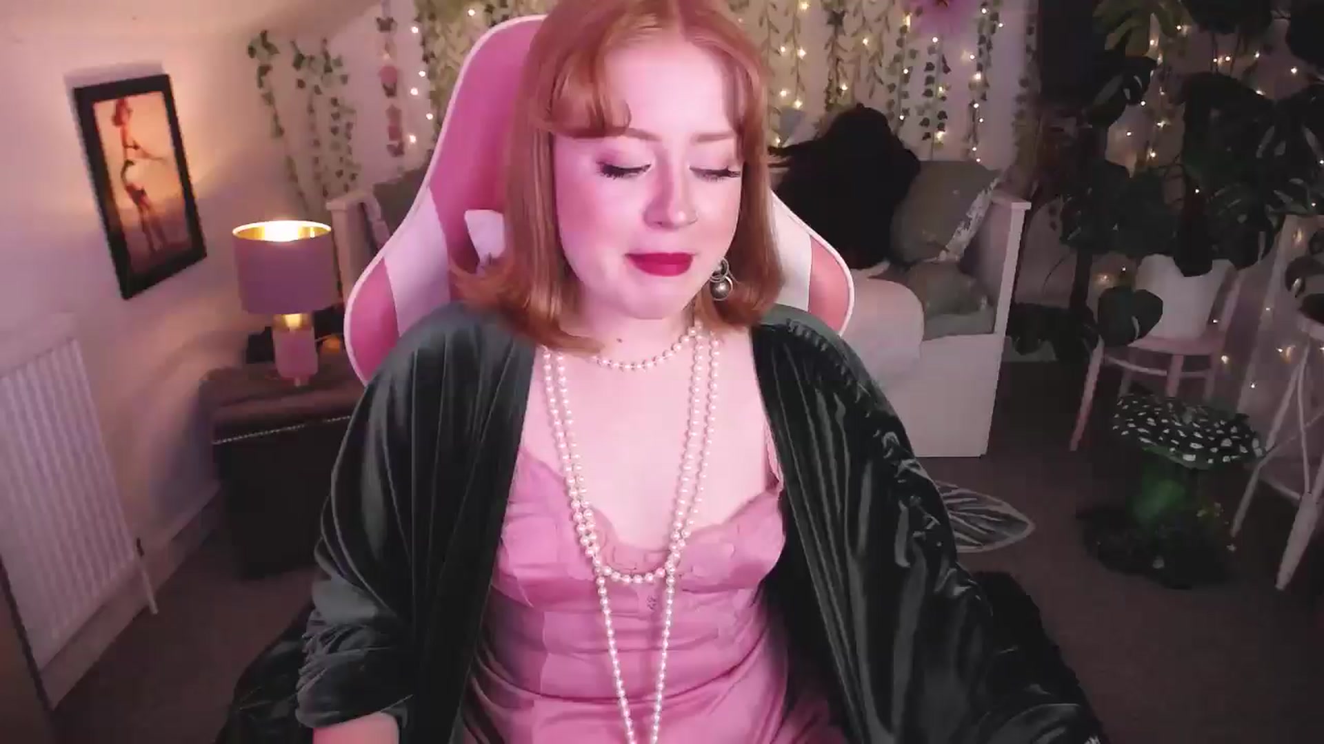 Gallery image thumbnail from LunaRoux's myfreecams stream on, 08/09/2025, 23:21 image 7 of 20