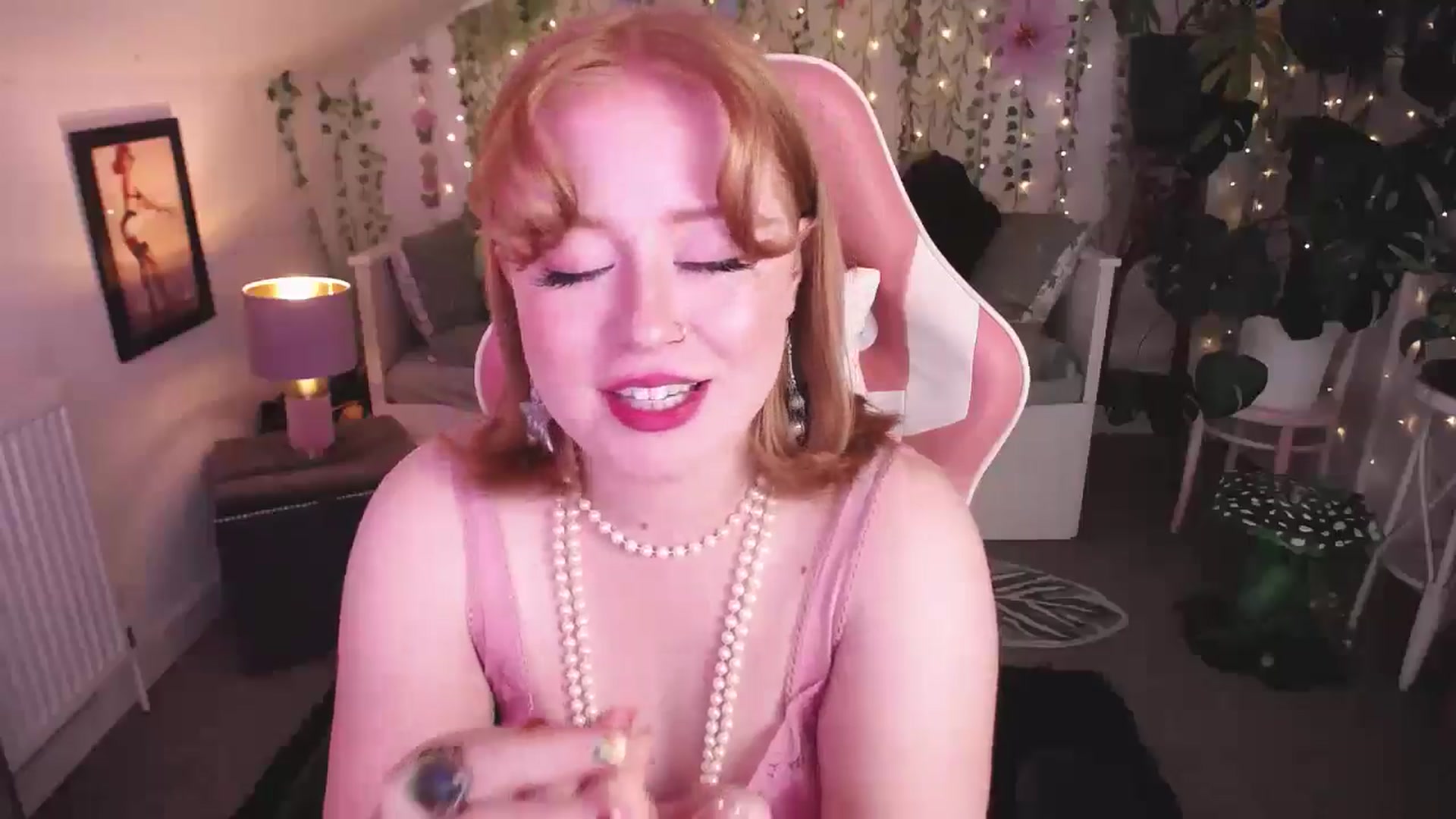 Gallery image thumbnail from LunaRoux's myfreecams stream on, 08/09/2025, 23:21 image 18 of 20