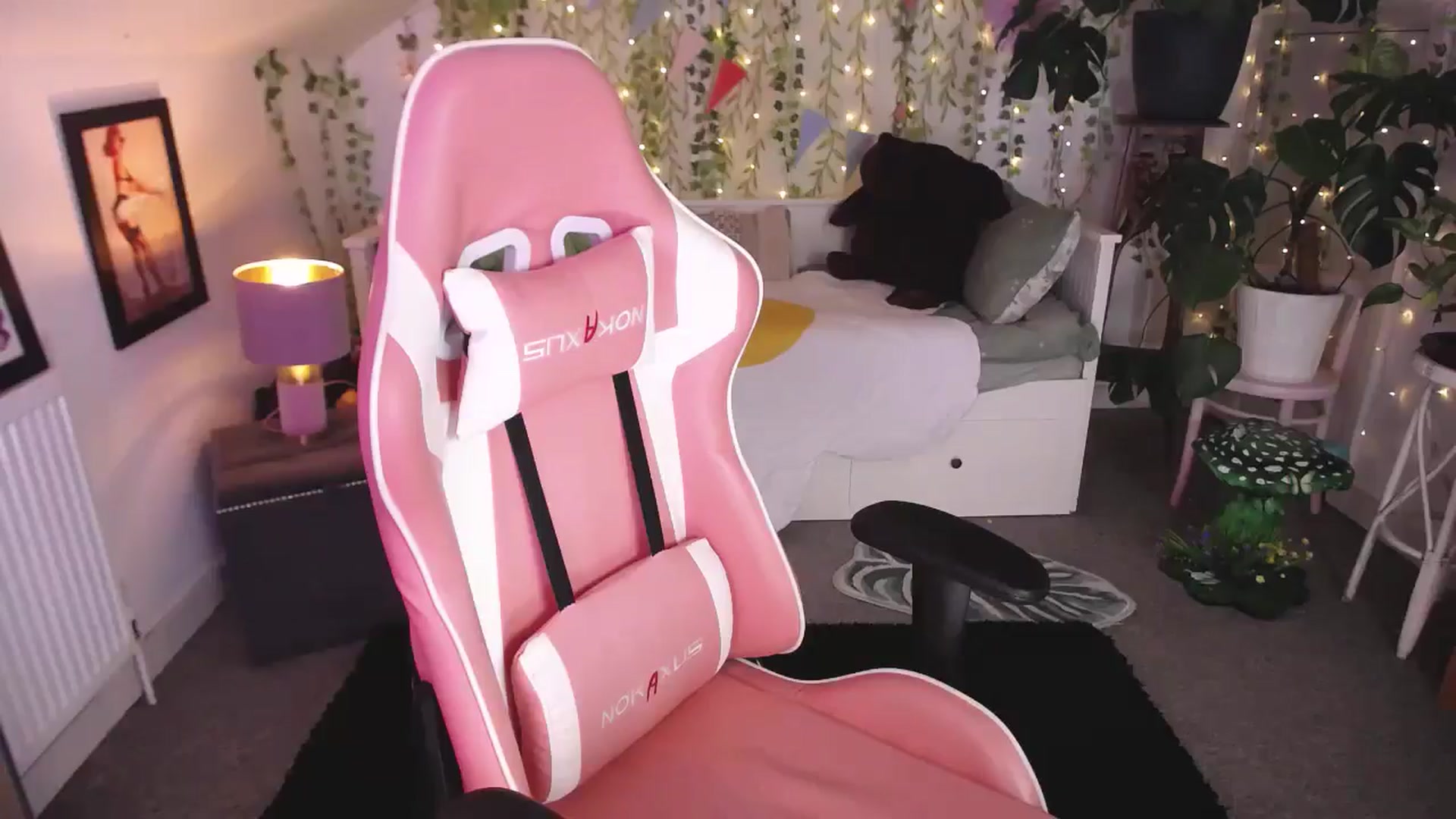 Gallery image thumbnail from LunaRoux's myfreecams stream on, 09/01/2025, 21:25 image 19 of 20