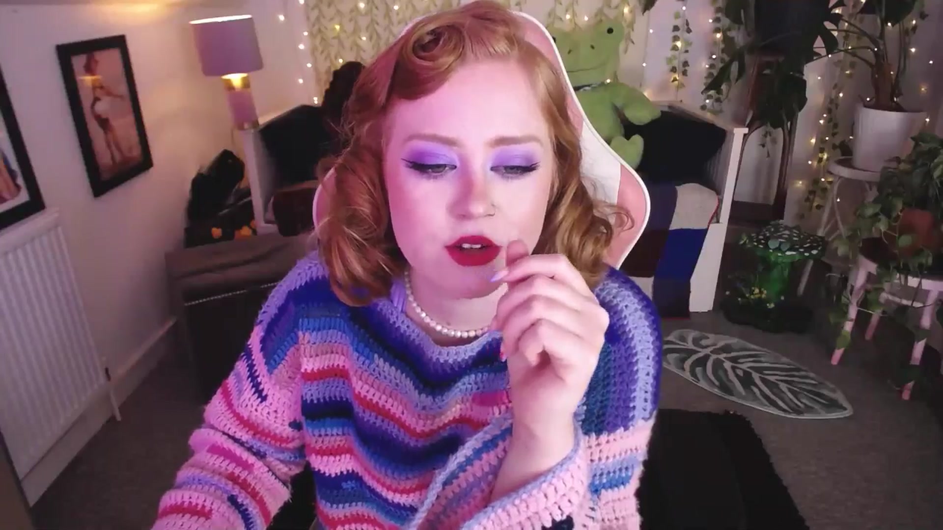 Gallery image thumbnail from LunaRoux's myfreecams stream on, 09/25/2025, 21:58 image 15 of 20