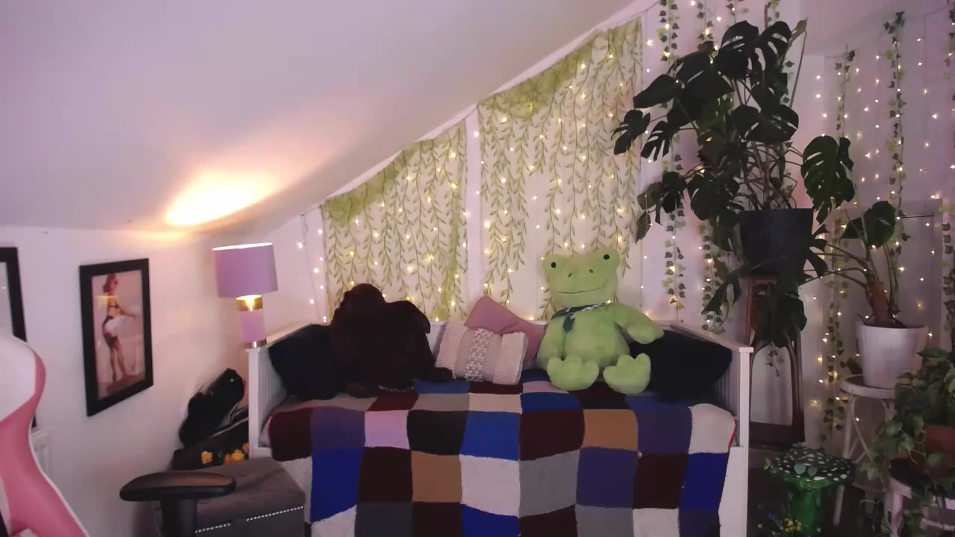 Gallery image thumbnail from LunaRoux's myfreecams stream on, 09/25/2025, 21:58 image 19 of 20