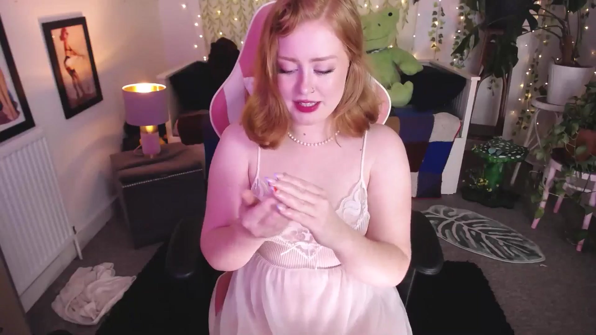 Gallery image thumbnail from LunaRoux's myfreecams stream on, 09/26/2025, 23:11 image 8 of 20