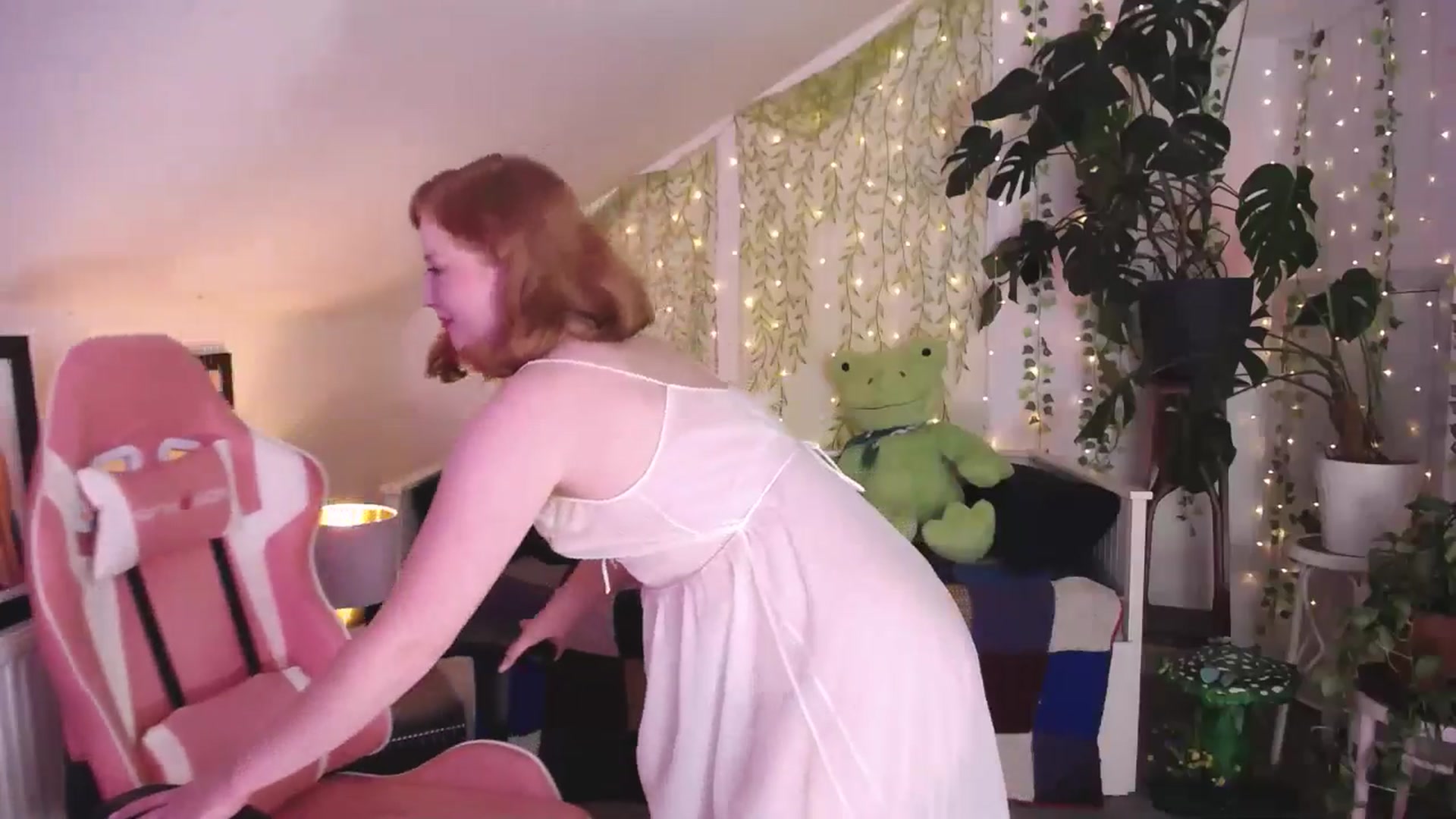 Gallery image thumbnail from LunaRoux's myfreecams stream on, 09/26/2025, 23:11 image 15 of 20