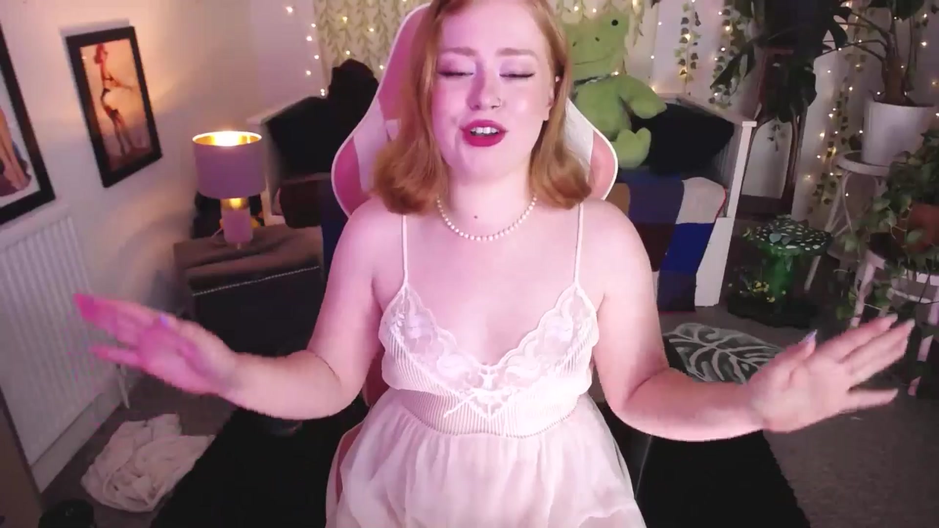 Gallery image thumbnail from LunaRoux's myfreecams stream on, 09/26/2025, 23:11 image 9 of 20