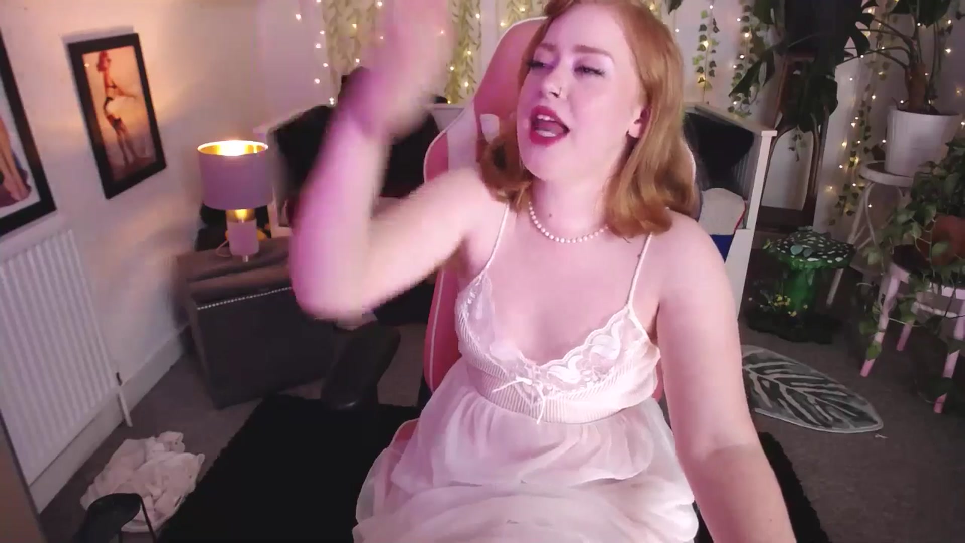 Gallery image thumbnail from LunaRoux's myfreecams stream on, 09/26/2025, 23:11 image 14 of 20