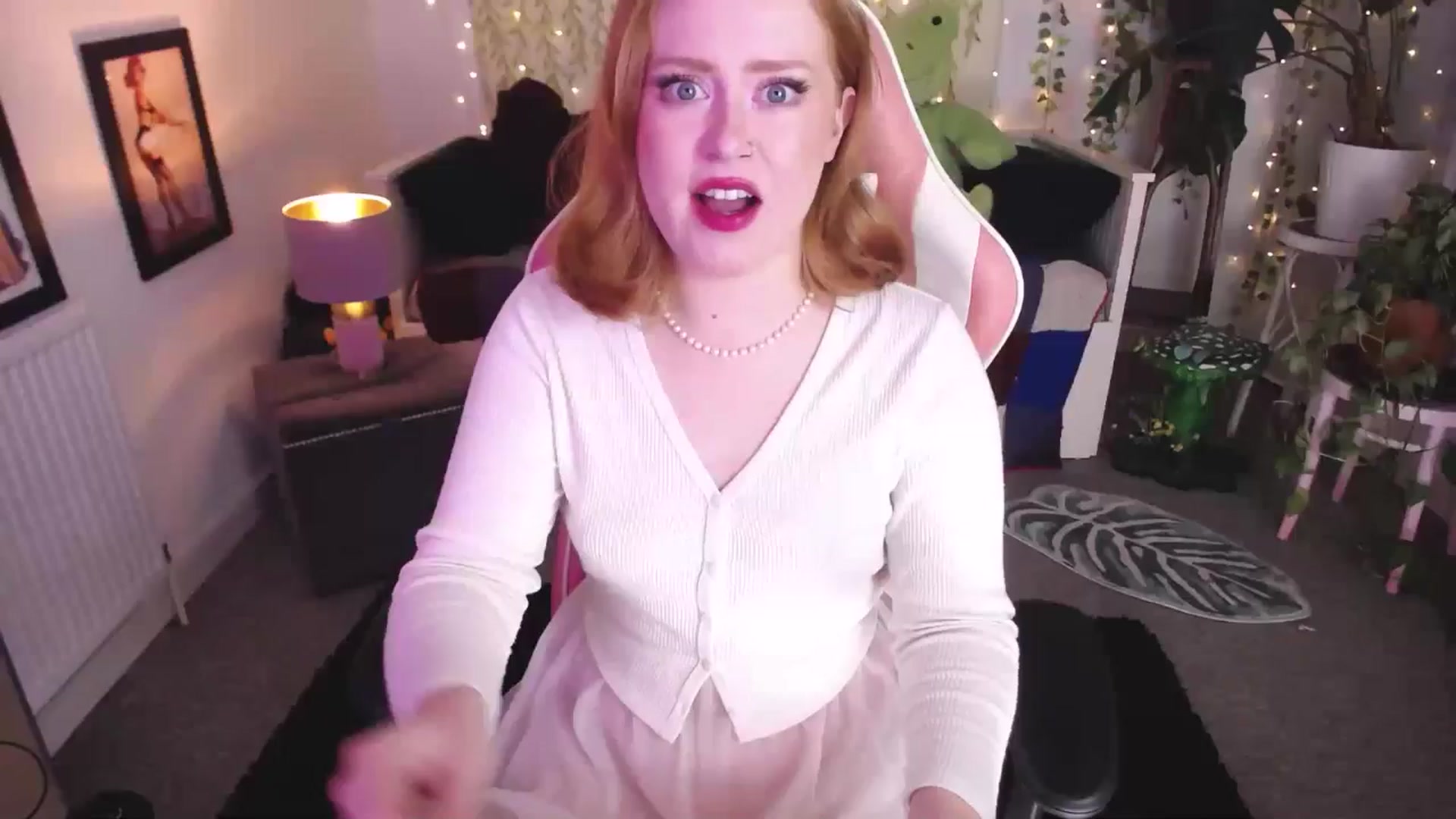 Gallery image thumbnail from LunaRoux's myfreecams stream on, 09/26/2025, 23:11 image 1 of 20