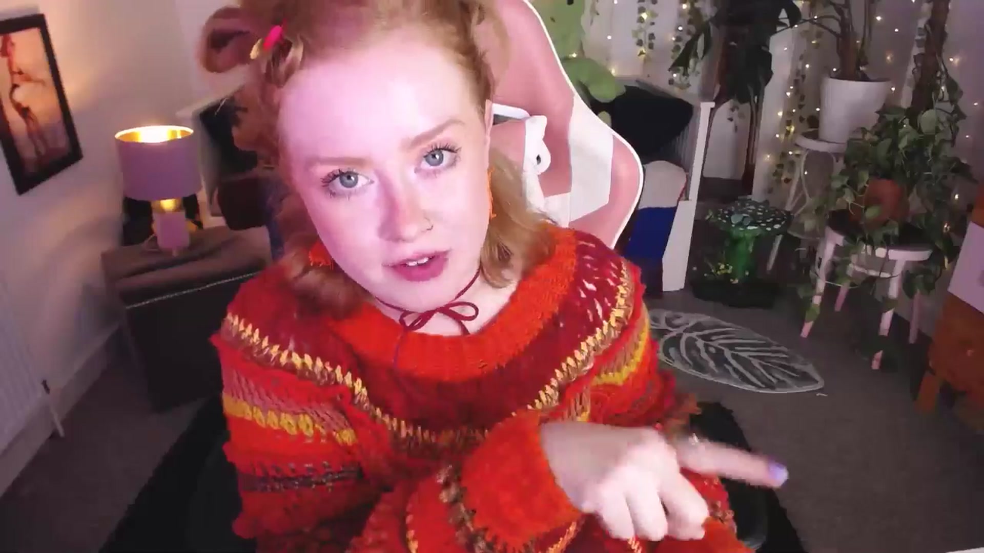 Gallery image thumbnail from LunaRoux's myfreecams stream on, 09/27/2025, 21:38 image 10 of 20