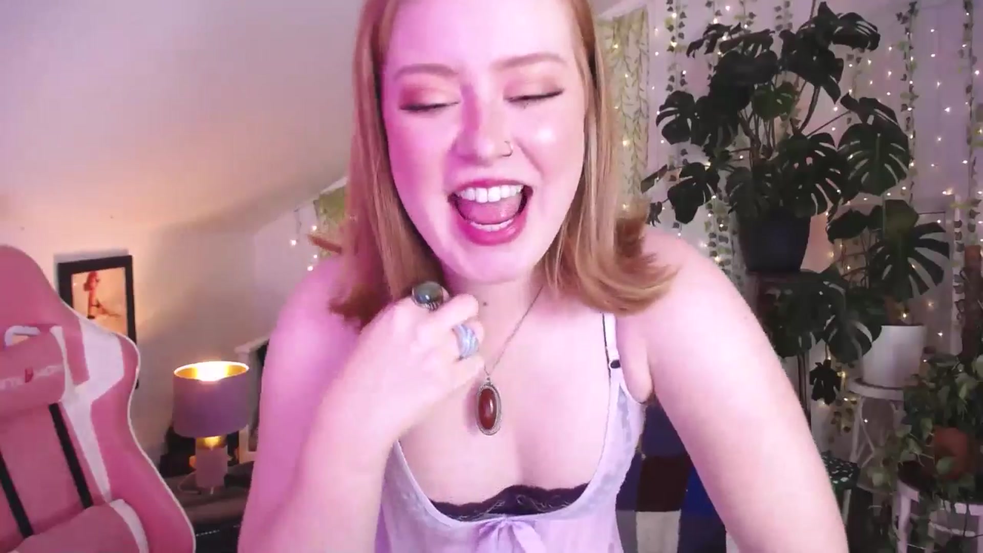 Gallery image thumbnail from LunaRoux's myfreecams stream on, 09/29/2025, 22:25 image 16 of 20