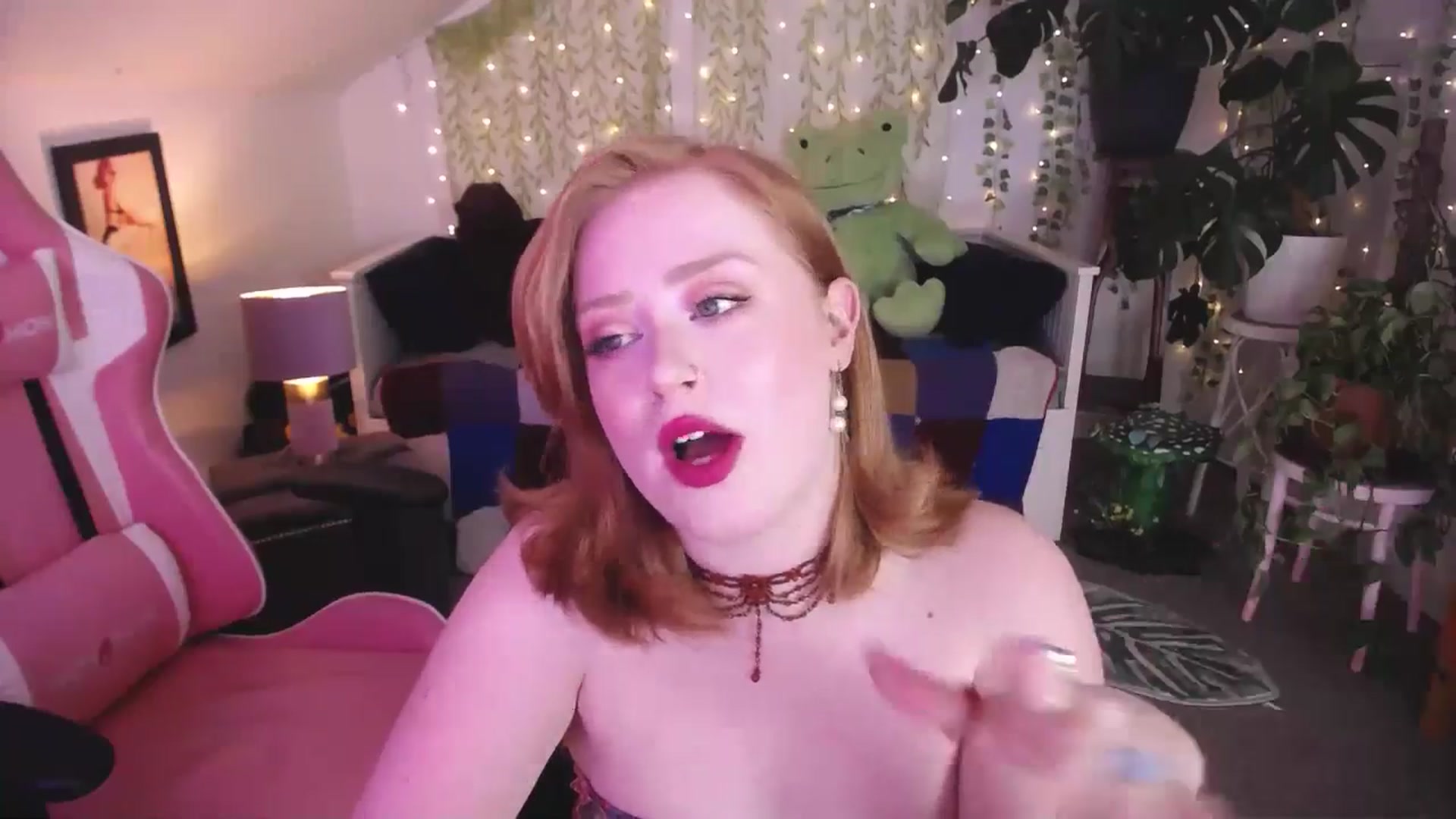 Gallery image thumbnail from LunaRoux's myfreecams stream on, 09/30/2025, 21:22 image 7 of 20