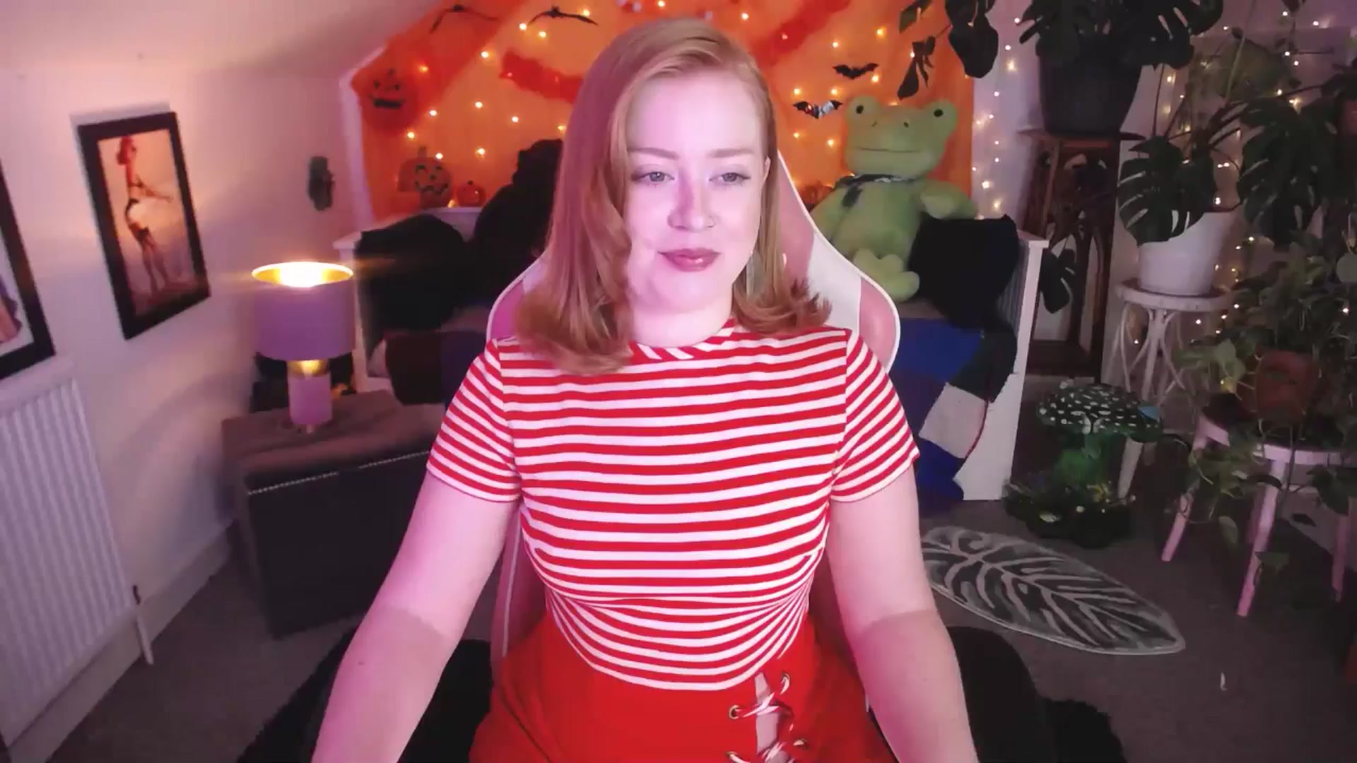 Gallery image thumbnail from LunaRoux's myfreecams stream on, 10/01/2025, 23:32 image 1 of 20