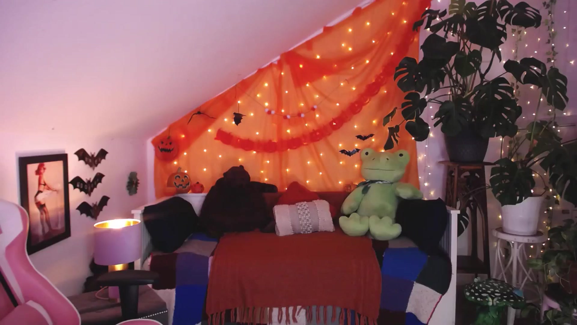 Gallery image thumbnail from LunaRoux's myfreecams stream on, 10/06/2025, 23:36 image 5 of 20