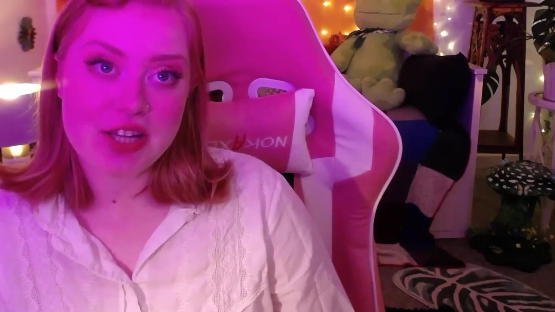Gallery image thumbnail from LunaRoux's myfreecams stream on, 10/07/2025, 21:29 image 17 of 20
