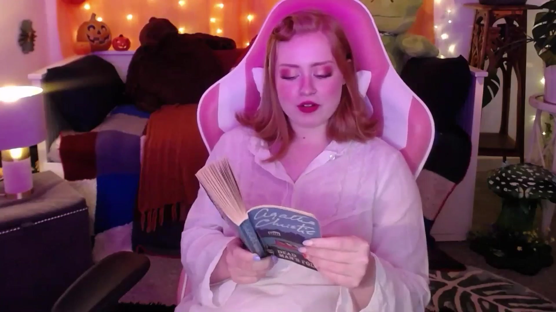 Gallery image thumbnail from LunaRoux's myfreecams stream on, 10/07/2025, 21:29 image 9 of 20