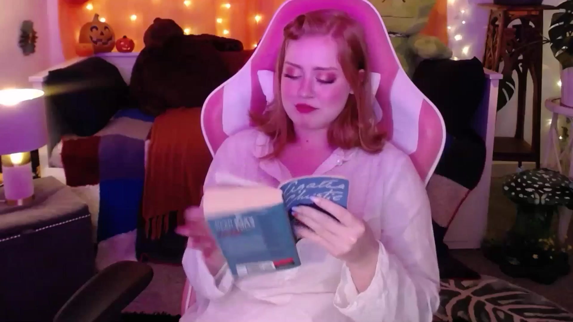 Gallery image thumbnail from LunaRoux's myfreecams stream on, 10/07/2025, 21:29 image 8 of 20