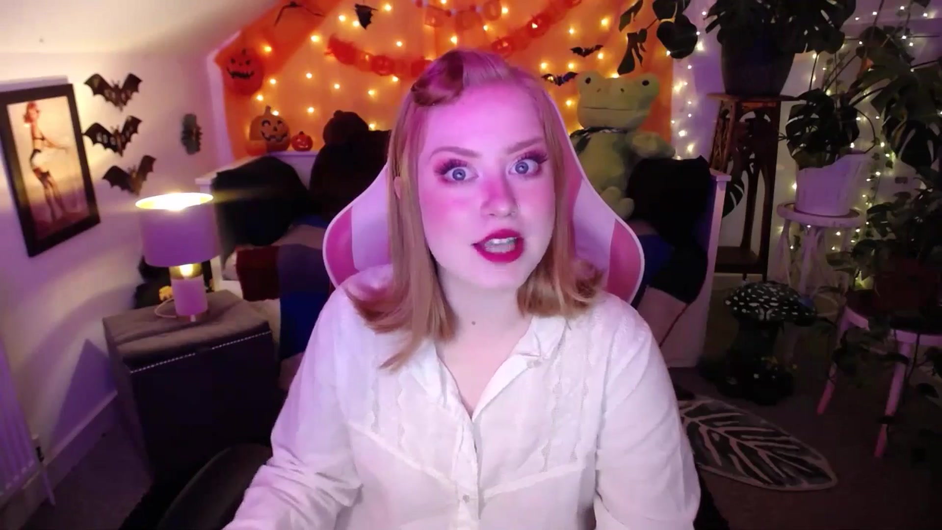 Gallery image thumbnail from LunaRoux's myfreecams stream on, 10/07/2025, 21:29 image 4 of 20