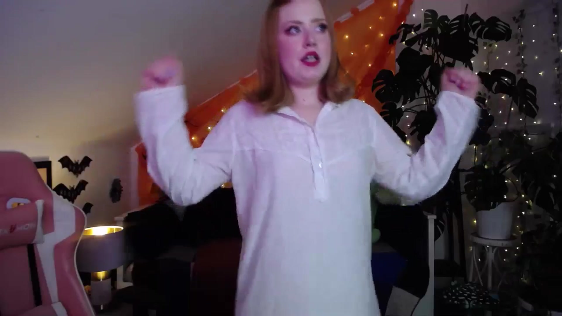Gallery image thumbnail from LunaRoux's myfreecams stream on, 10/07/2025, 21:29 image 19 of 20