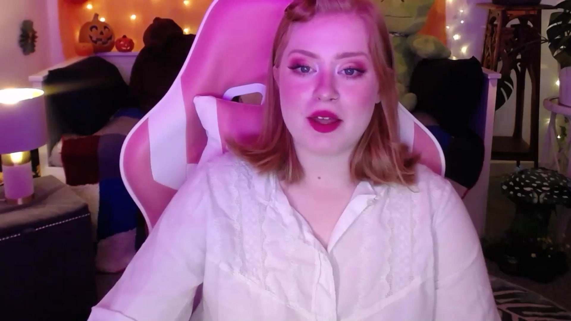 Gallery image thumbnail from LunaRoux's myfreecams stream on, 10/07/2025, 21:29 image 14 of 20