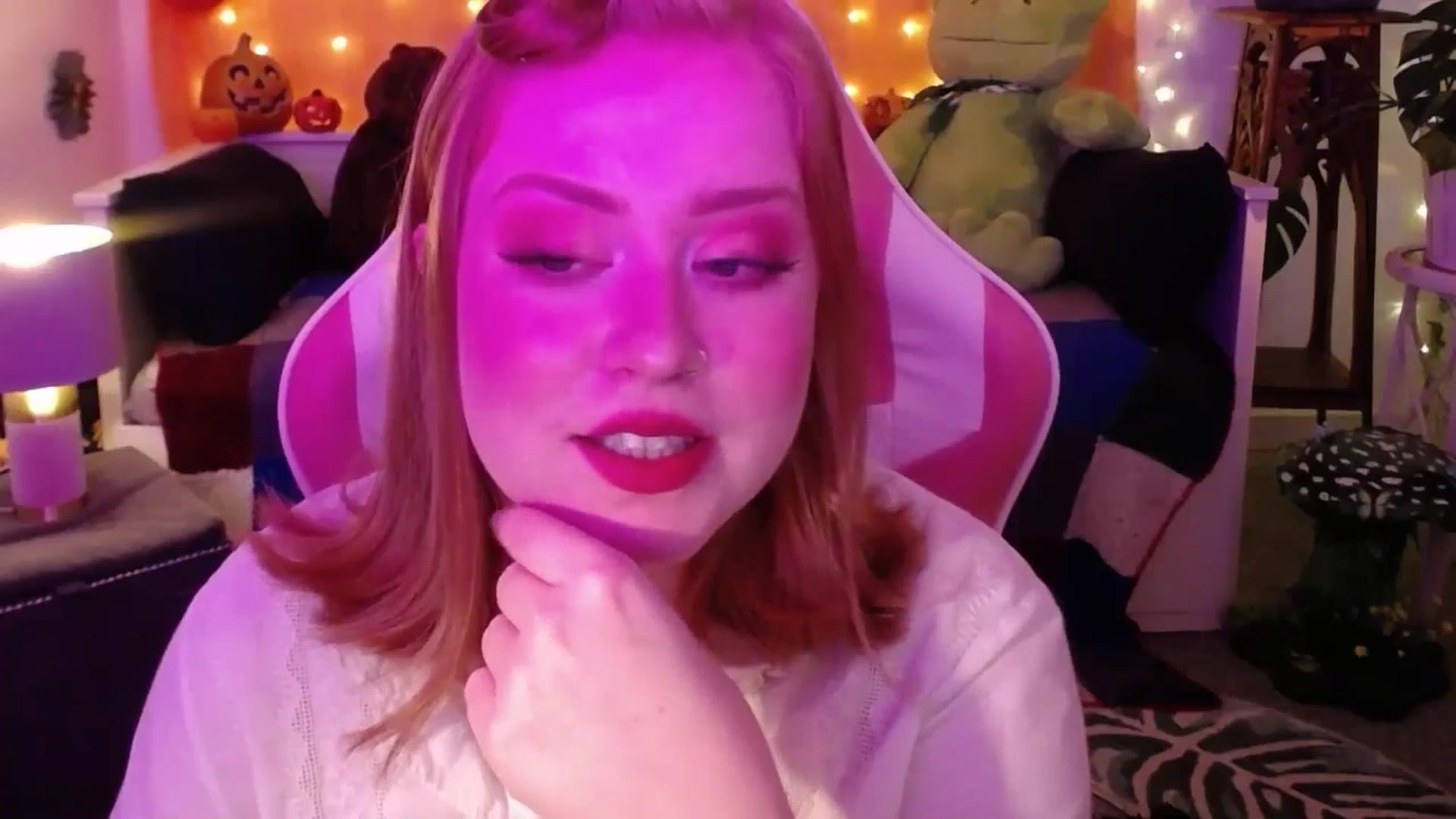 Gallery image thumbnail from LunaRoux's myfreecams stream on, 10/07/2025, 21:29 image 11 of 20