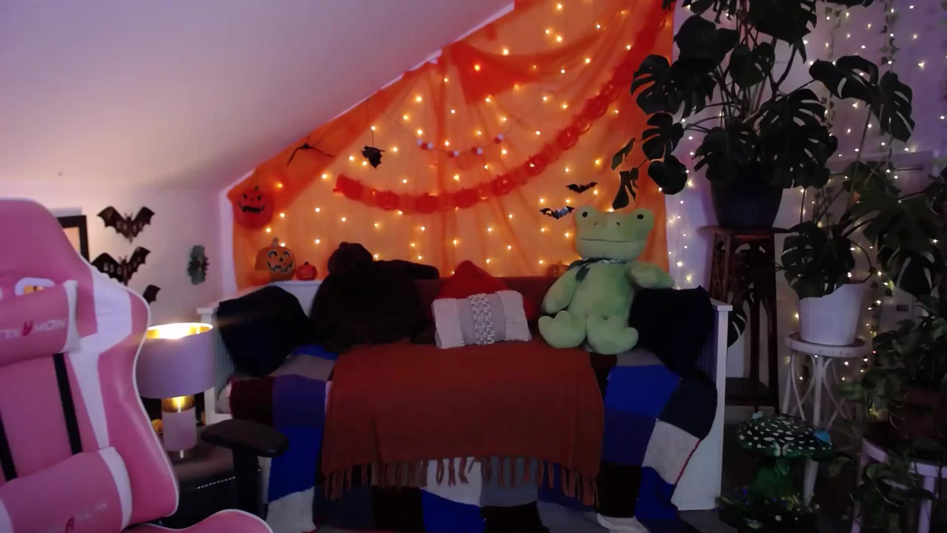Gallery image thumbnail from LunaRoux's myfreecams stream on, 10/07/2025, 21:29 image 20 of 20
