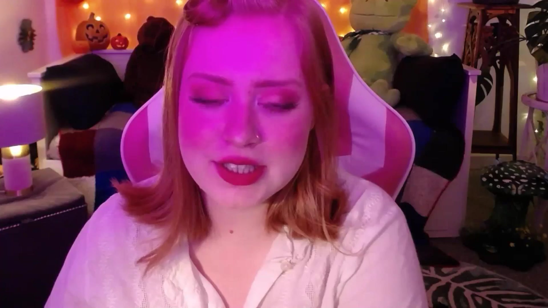 Gallery image thumbnail from LunaRoux's myfreecams stream on, 10/07/2025, 21:29 image 12 of 20