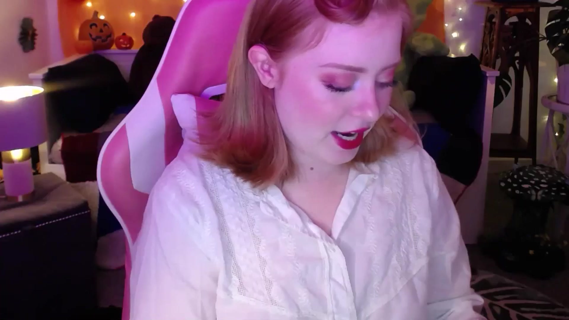 Gallery image thumbnail from LunaRoux's myfreecams stream on, 10/07/2025, 21:29 image 18 of 20