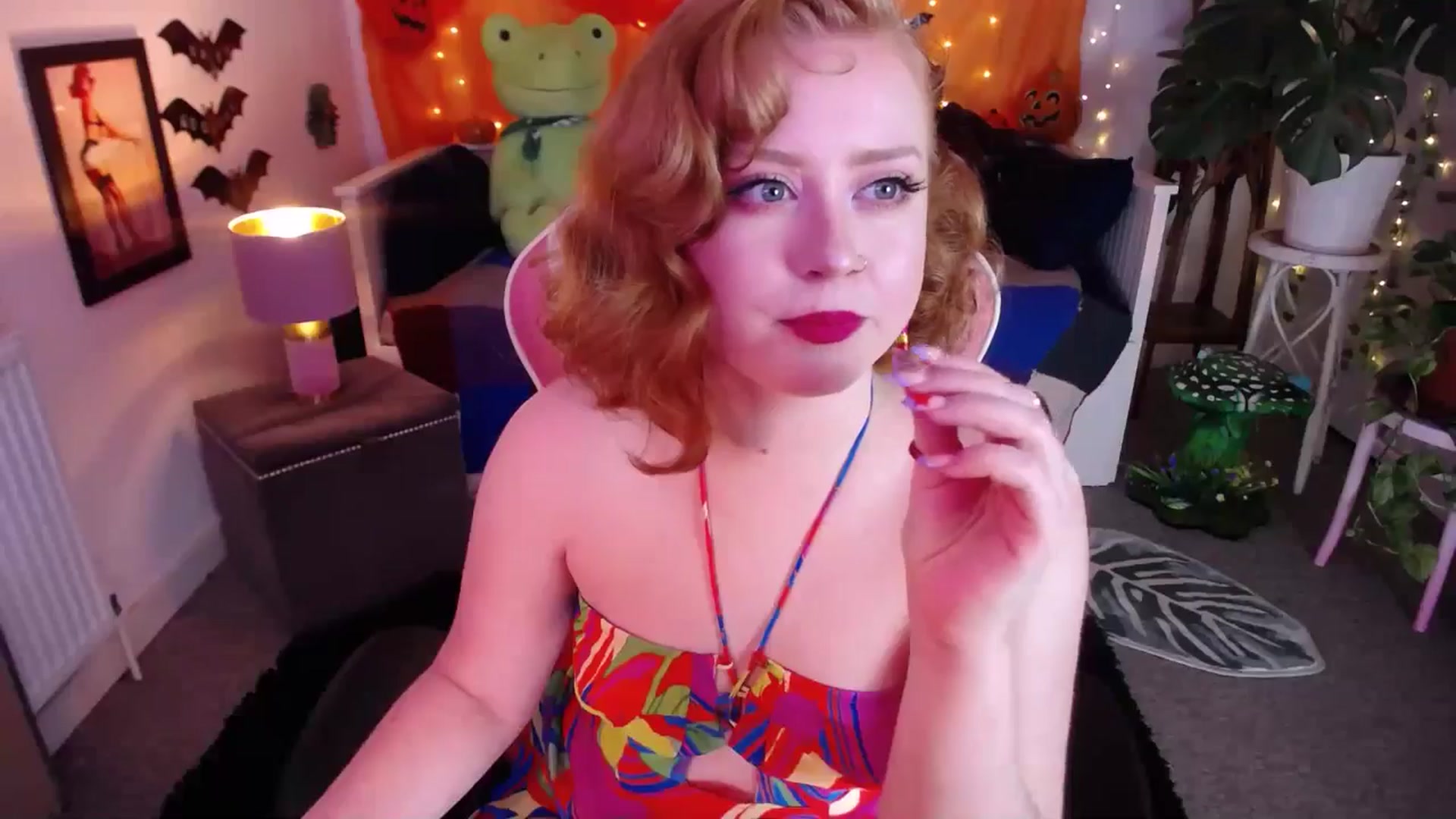 Gallery image thumbnail from LunaRoux's myfreecams stream on, 10/15/2025, 20:43 image 7 of 20