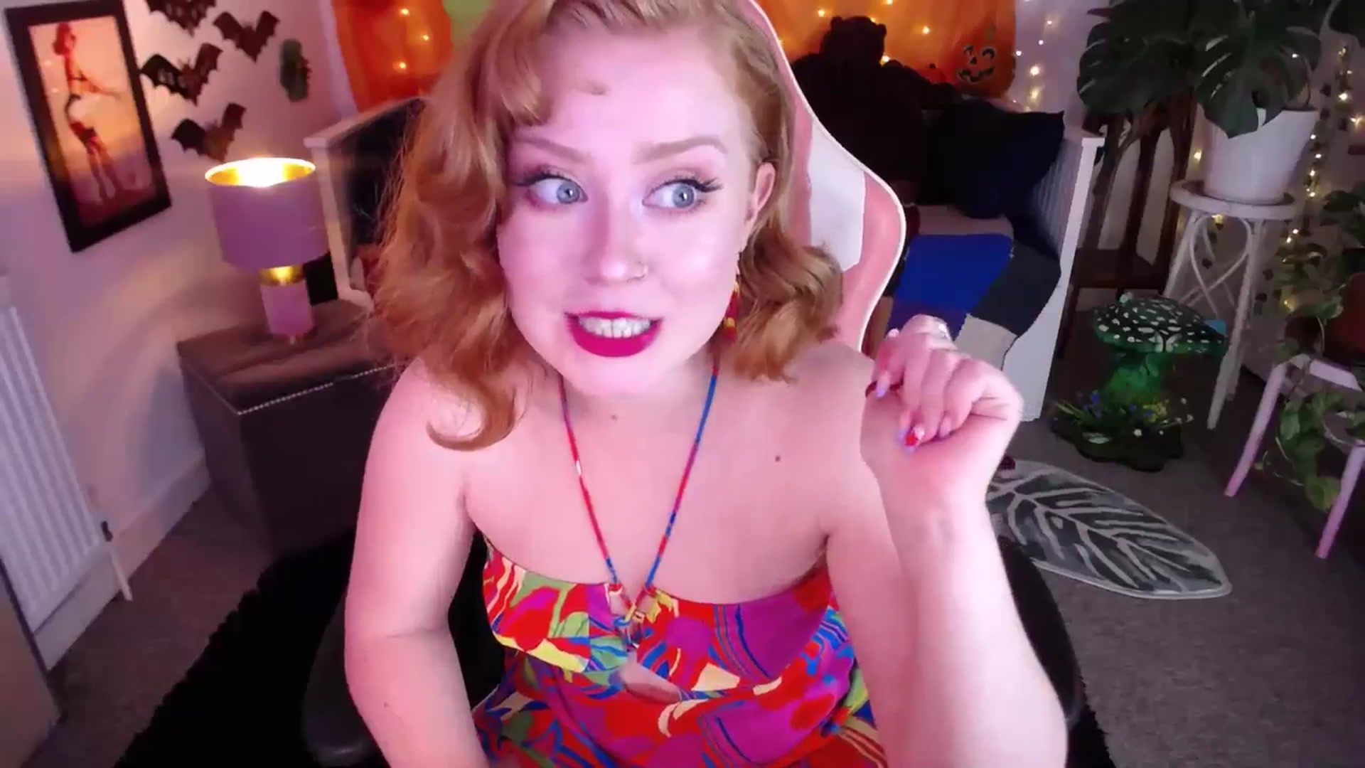 Gallery image thumbnail from LunaRoux's myfreecams stream on, 10/15/2025, 20:43 image 13 of 20